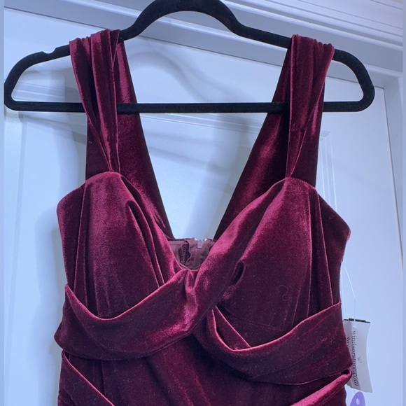 🆕Windsor Burgundy / Bordeaux Velvet Bridesmaid + Formal Gala + Prom Gown Dress - Picture 4 of 8